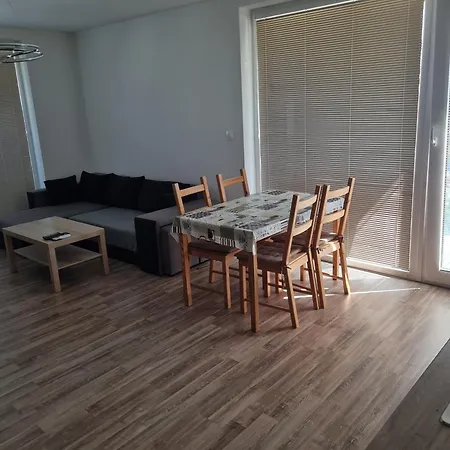 Utulny Dvoj-izbovy S Klimou * ブラチスラヴァ