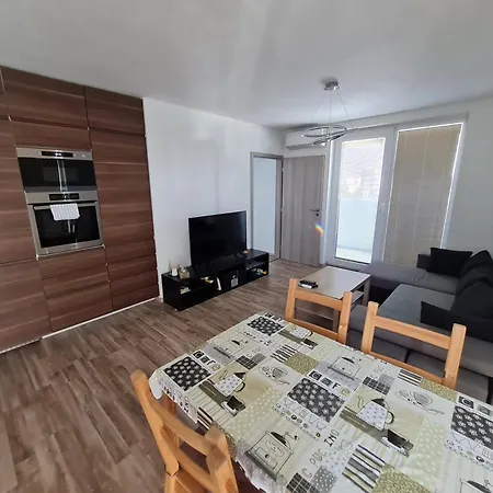 アパート Utulny Dvoj-izbovy S Klimou